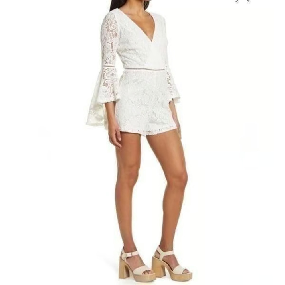 NWT Lulus Womens Babygirl White Floral Lace Faux Long Sleeve Wrap Romper Size M